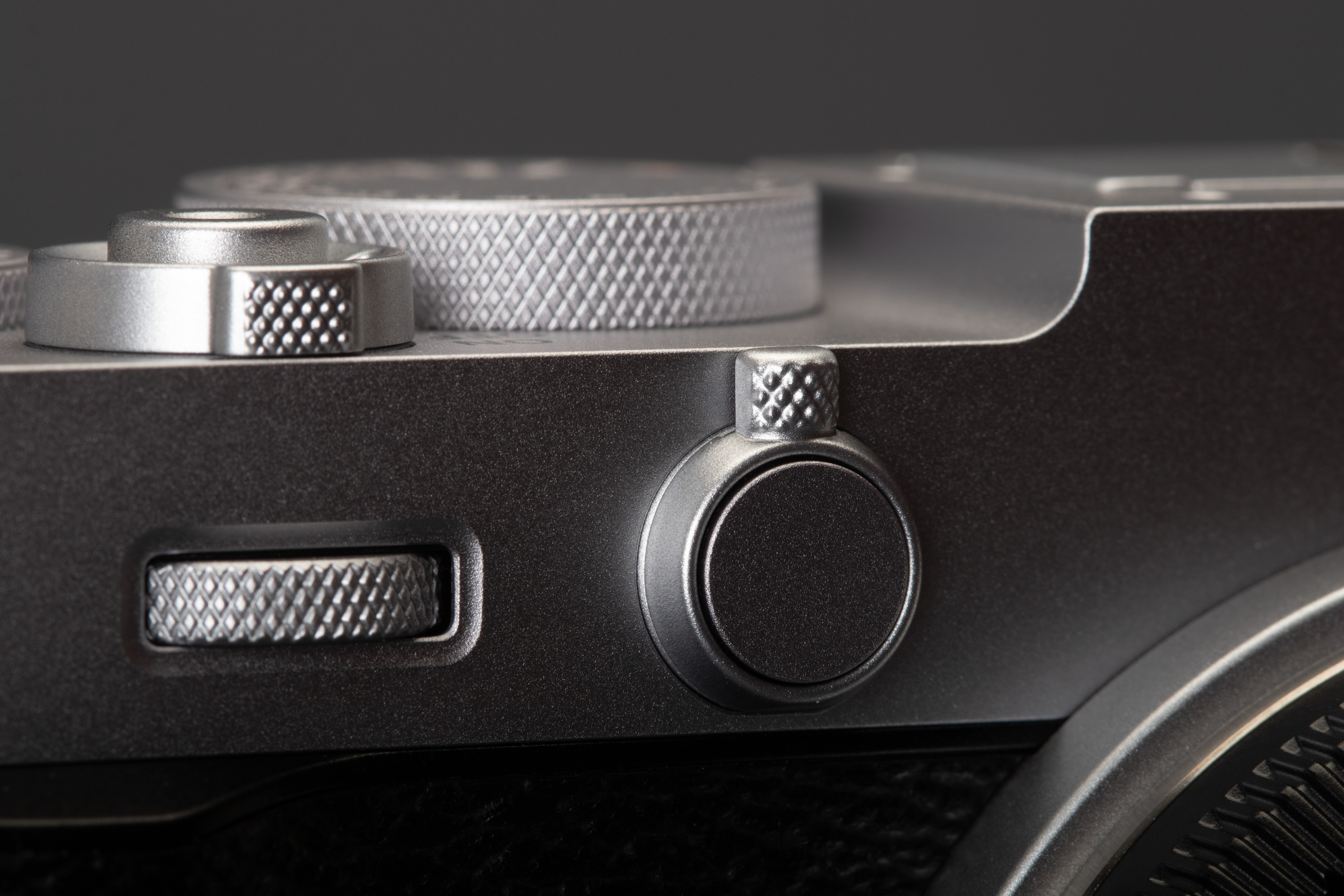 Fujifilm X-E5 front lever